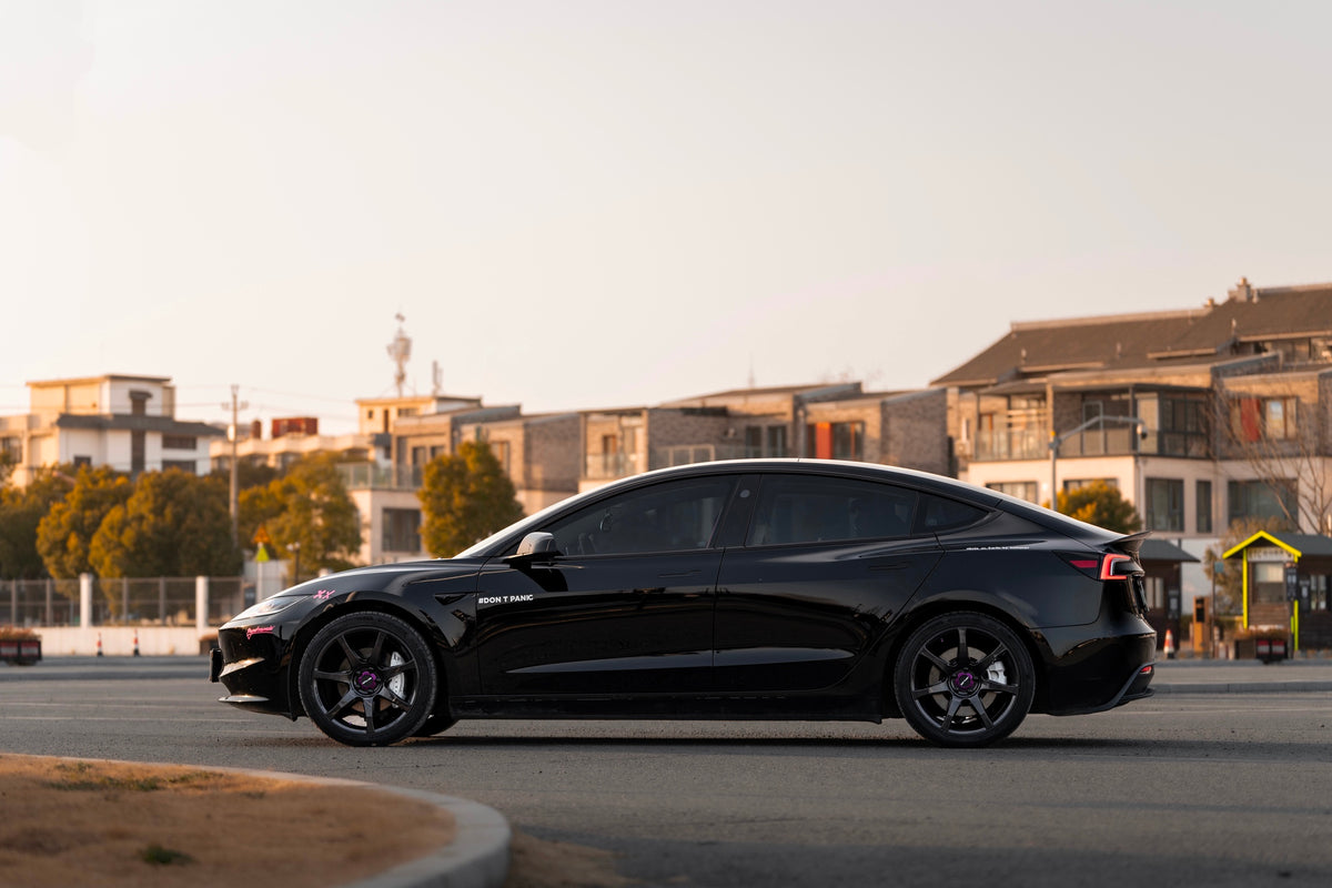 Tesla MODEL 3 fitted with Makstton FF MR7 wheels, installation view 1