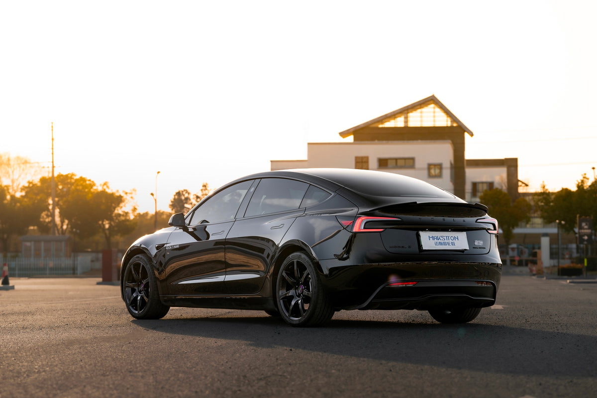 Tesla MODEL 3 fitted with Makstton FF MR7 wheels, installation view 3
