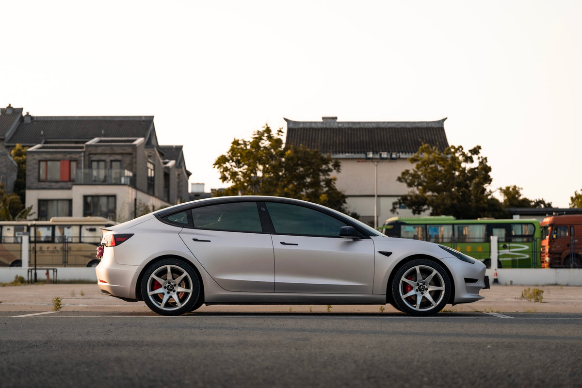 Tesla MODEL 3 fitted with Makstton FG MR7 MONO wheels, installation view 1
