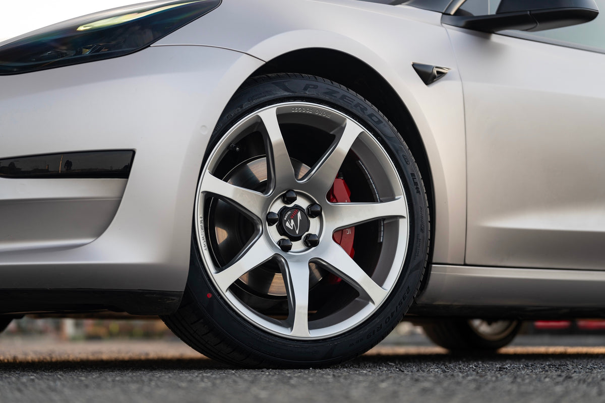 Tesla MODEL 3 fitted with Makstton FG MR7 MONO wheels, installation view 6