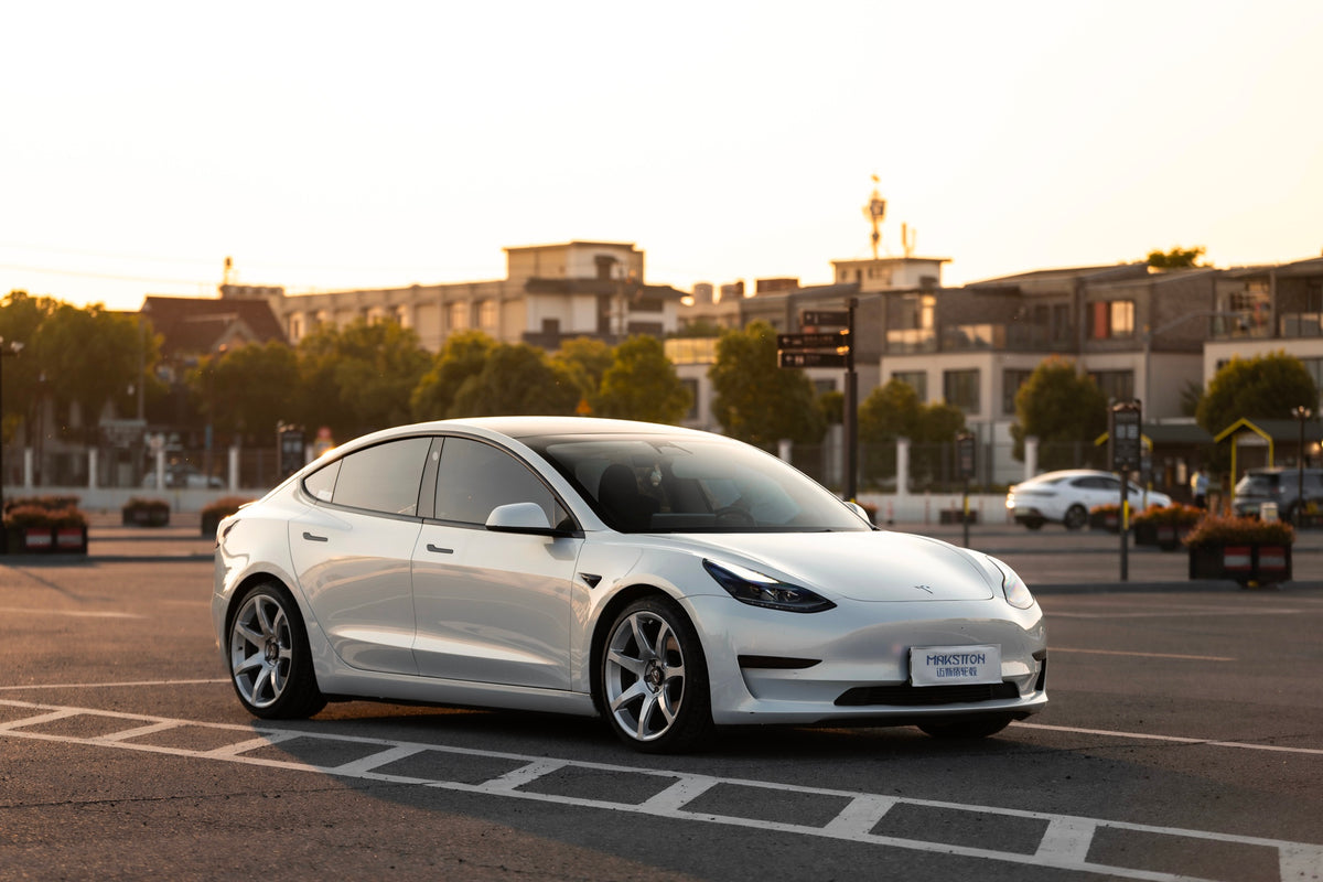 Tesla MODEL 3 fitted with Makstton FG MR7 MONO wheels, installation view 2
