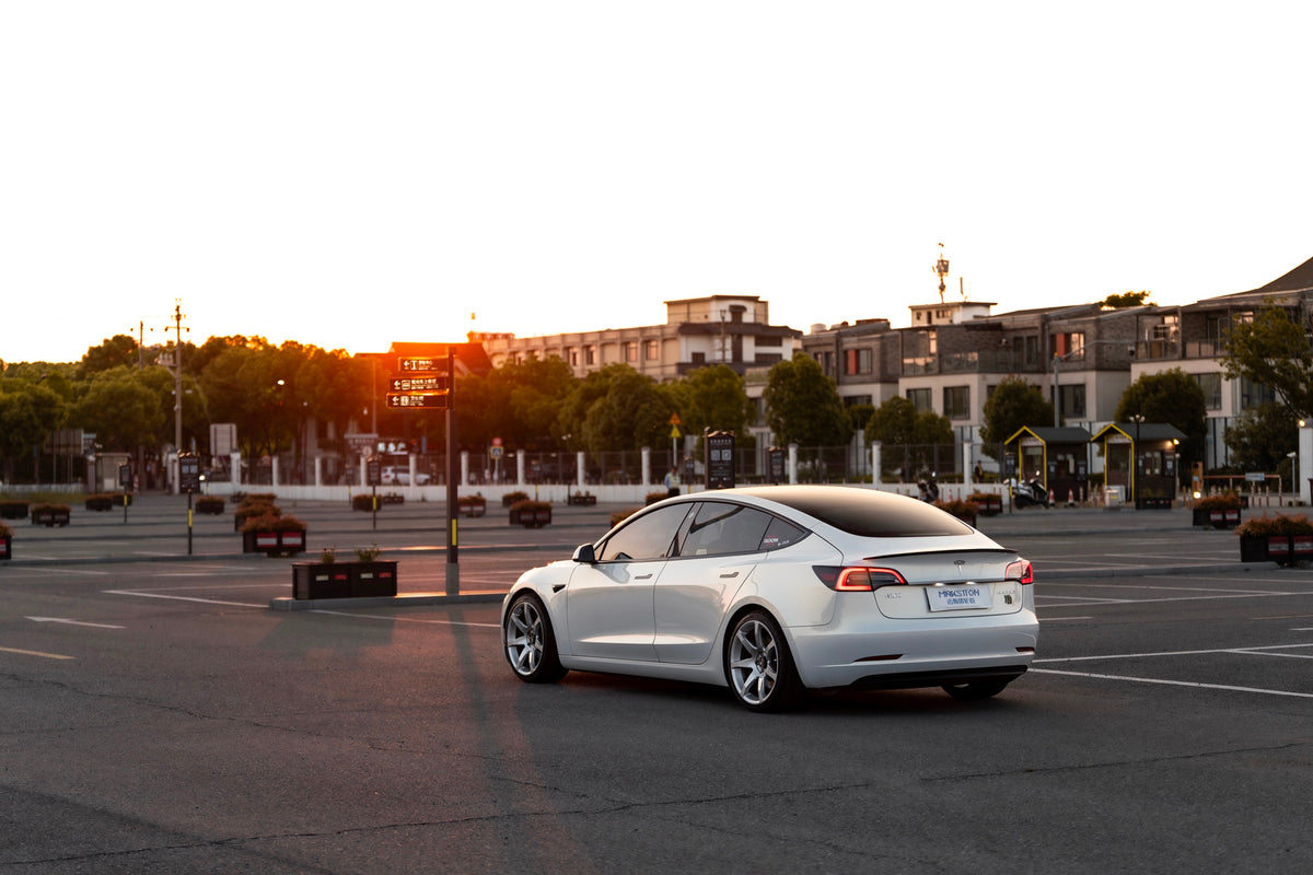 Tesla MODEL 3 fitted with Makstton FG MR7 MONO wheels, installation view 3