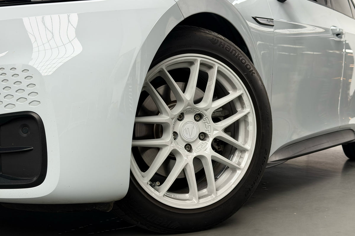 Volkswagen ID.3 fitted with Makstton FF CK70 wheels installation view 2