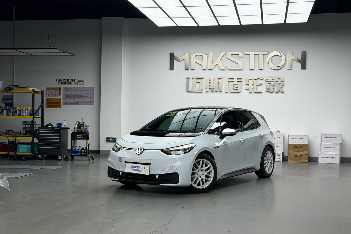 Volkswagen ID.3 fitted with Makstton FF CK70 wheels installation view 3