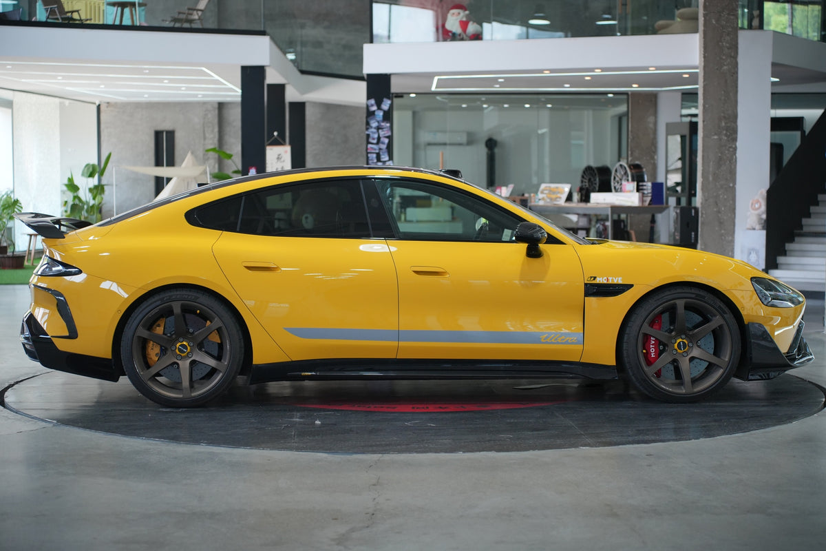 Xiaomi SU7 ULTRA fitted with Makstton FG MR6 wheels, installation view 1