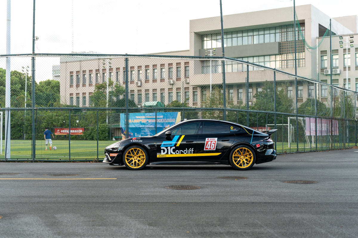 Xiaomi SU7 Ultra fitted with Makstton FG RE07 wheels, installation view 1