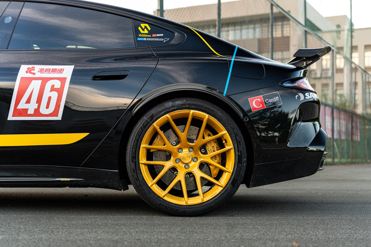 Xiaomi SU7 Ultra fitted with Makstton FG RE07 wheels, installation view 4