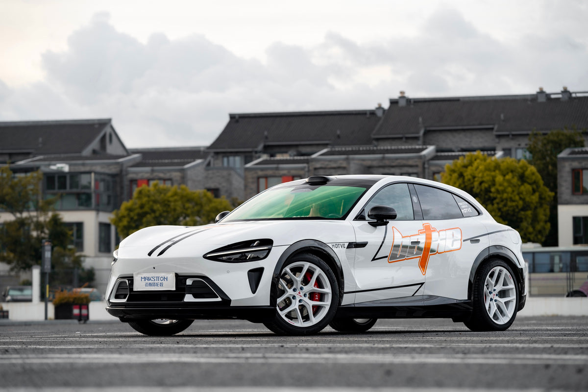 Xiaomi YU7 fitted with Makstton FG FK07R wheels, installation view 2