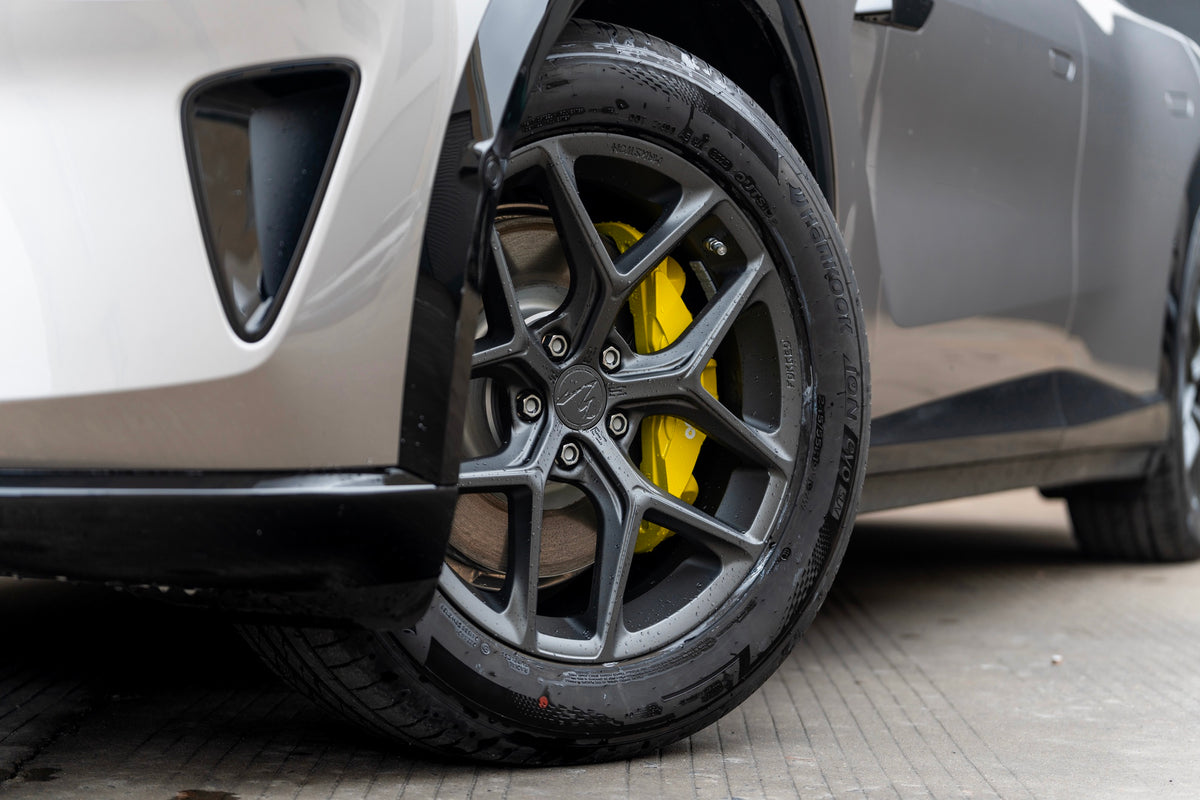 Xiaomi YU7 fitted with Makstton FG FK07R wheels, installation view 6