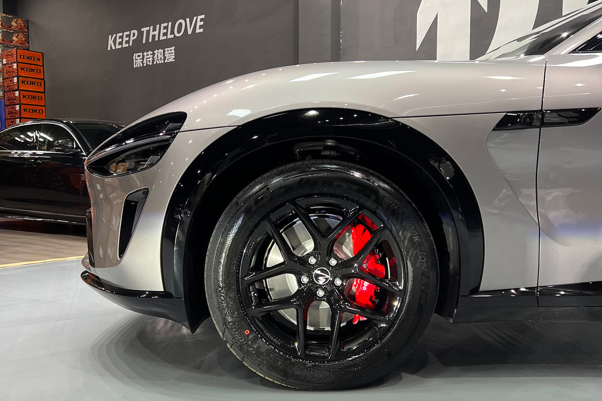 Xiaomi YU7 fitted with Makstton FG FK07RL wheels, installation view 4