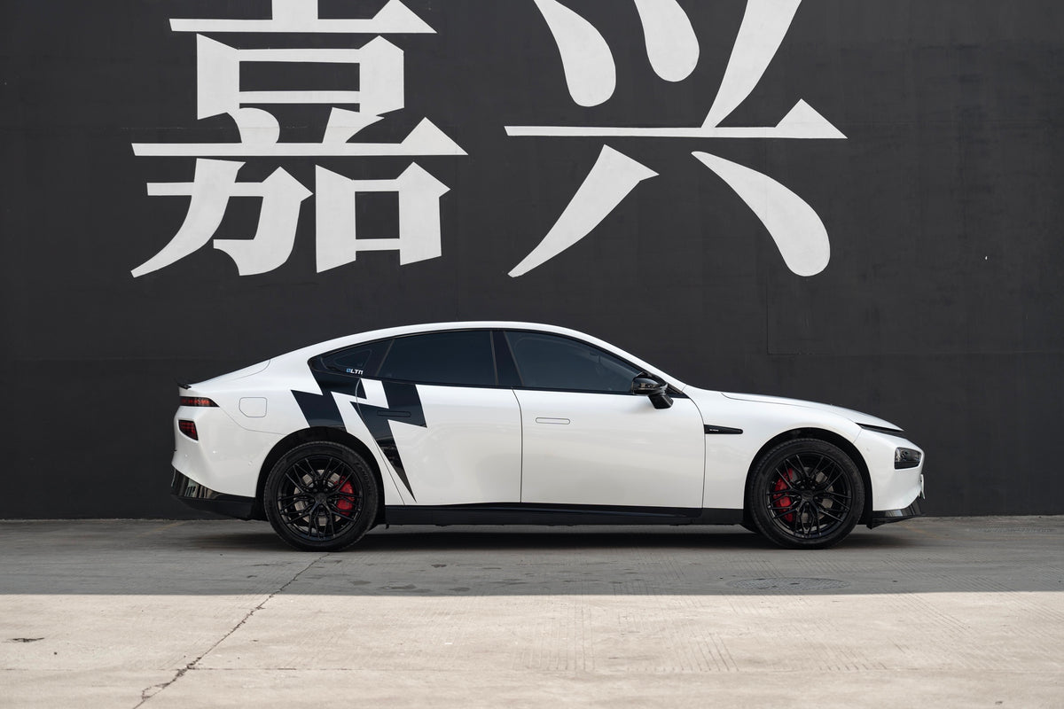 Xpeng P7 fitted with Makstton FF FK08 wheels, installation view 1