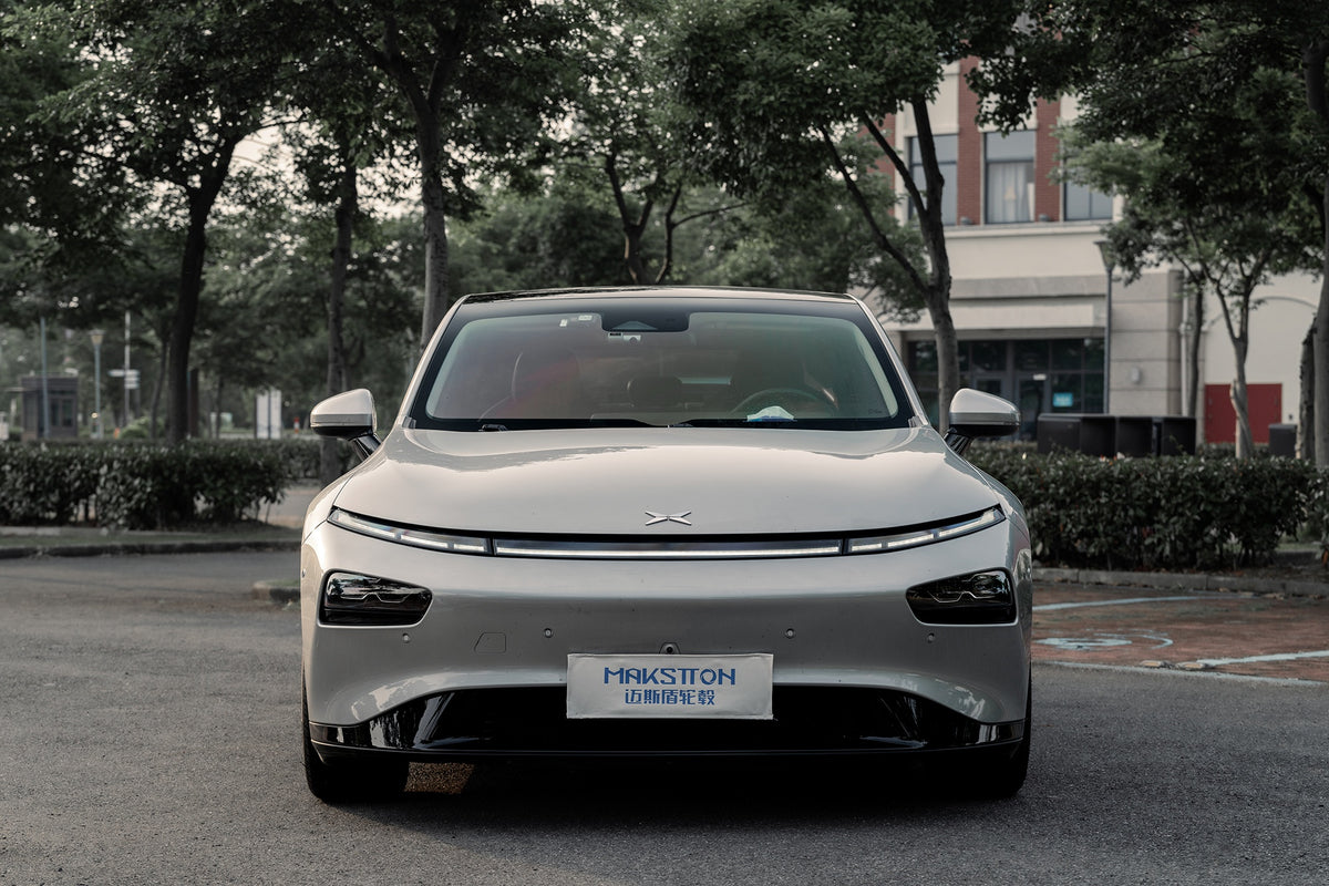 Xpeng P7 fitted with Makstton FF FK08 wheels, installation view 2