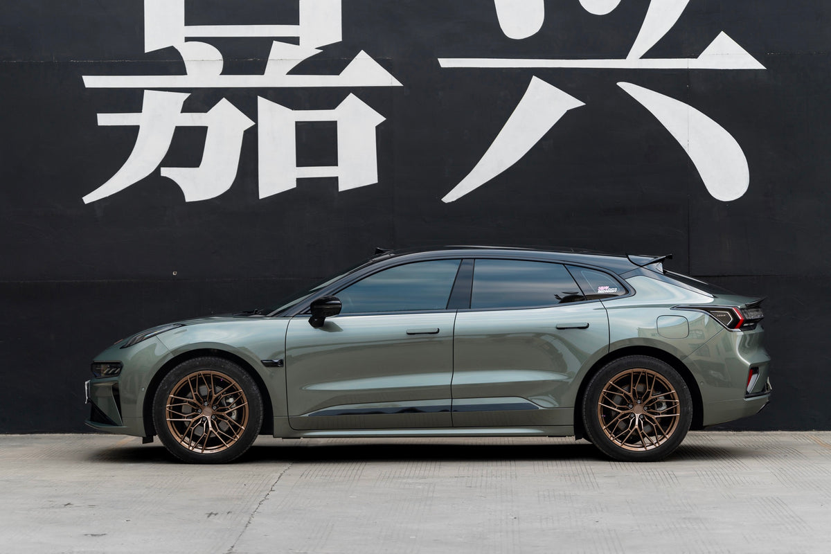 Zeekr 001 fitted with Makstton FF FK08 wheels, installation view 1